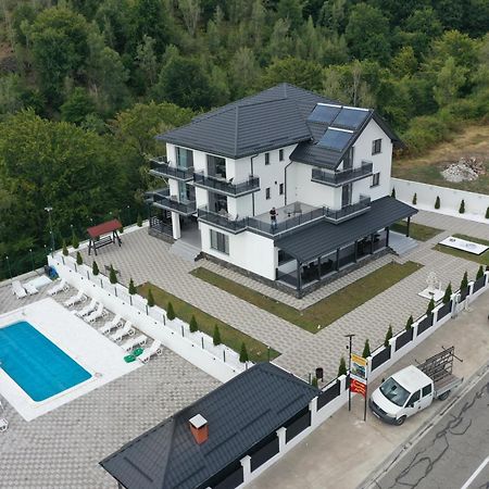 Casa De Vacanta Larisa Novaci-Străini Exterior foto